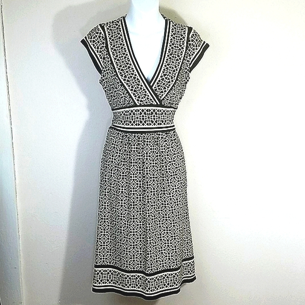 City Triangles Black White Print Empire Waist Midi Dress Cap Sleeves Belted M